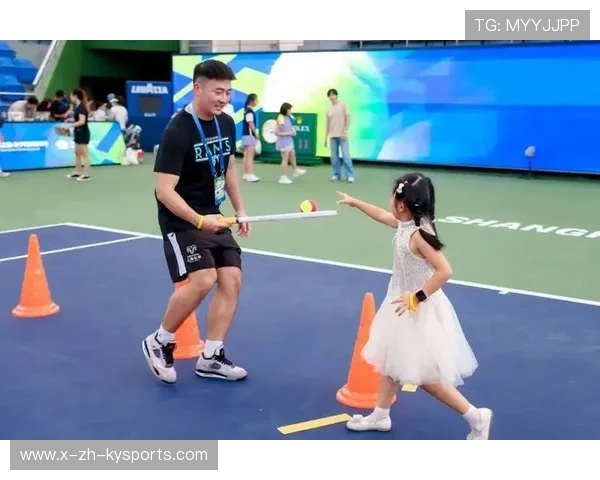 _亲子同乐：家庭趣味网球赛火热举行_，网球亲子活动