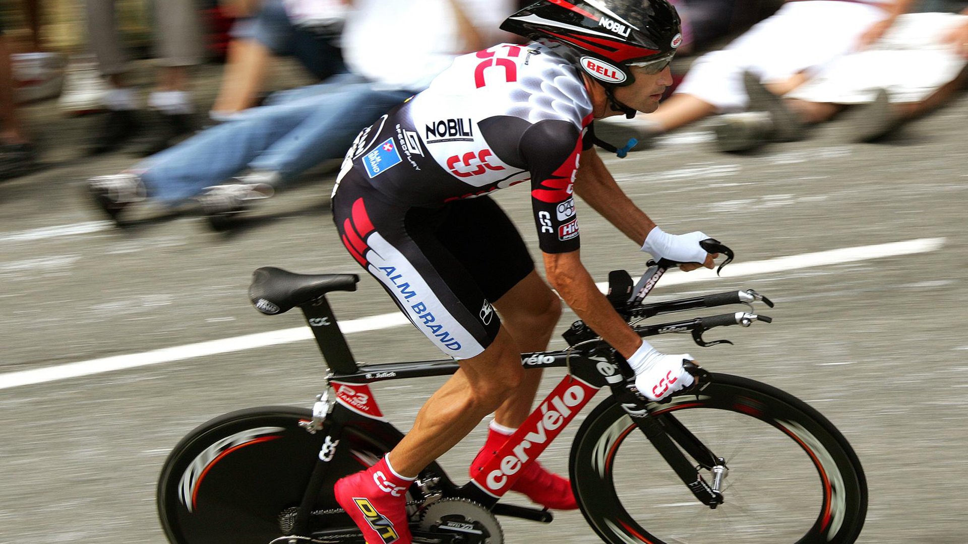 城市篮球联赛加入高校联队提升比赛竞技水平与观赏体验，市级篮球联赛